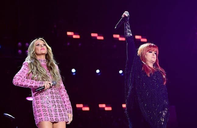 10 June 2022 - Nashville, Tennessee - Carly Pearce, Wynonna Judd. 2022 CMA Fest Nightly Concert Day Two held at Nissan Stadium. USA - ZUMAa123 20220610_zaa_a123_507 Copyright: xAdMediax