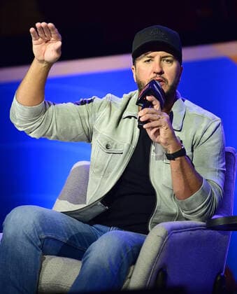 11 June 2022 - Nashville, Tennessee - Luke Bryan. 2022 CMA Fest Day Three held at Music City Center. Photo Credit: Laura Farr AdMedia 281385 2022-06-11 Tennessee Nashville  Copyright: xAdMediax STAR_281385_024
