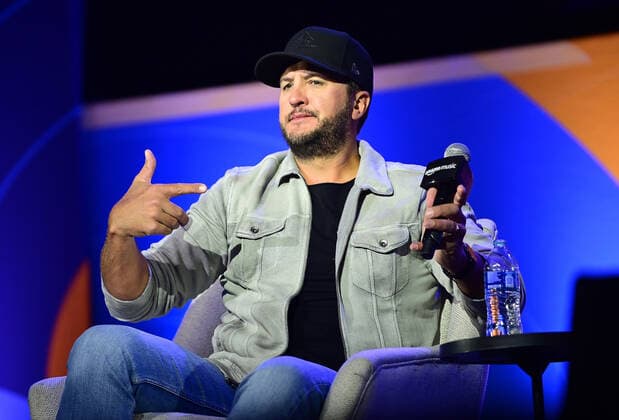 11 June 2022 - Nashville, Tennessee - Luke Bryan. 2022 CMA Fest Day Three held at Music City Center. USA - ZUMAa123 20220611_zaa_a123_033 Copyright: xAdMediax