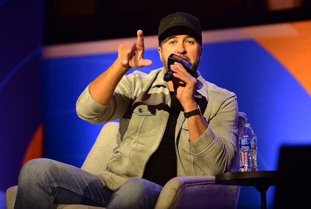11 June 2022 - Nashville, Tennessee - Luke Bryan. 2022 CMA Fest Day Three held at Music City Center. USA - ZUMAa123 20220611_zaa_a123_007 Copyright: xAdMediax