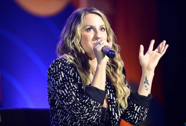11 June 2022 - Nashville, Tennessee - Caitlyn Smith. 2022 CMA Fest Day Three held at Music City Center. Nashville USA - ZUMAa123 20220611_zaa_a123_039 Copyright: xLauraxFarrx