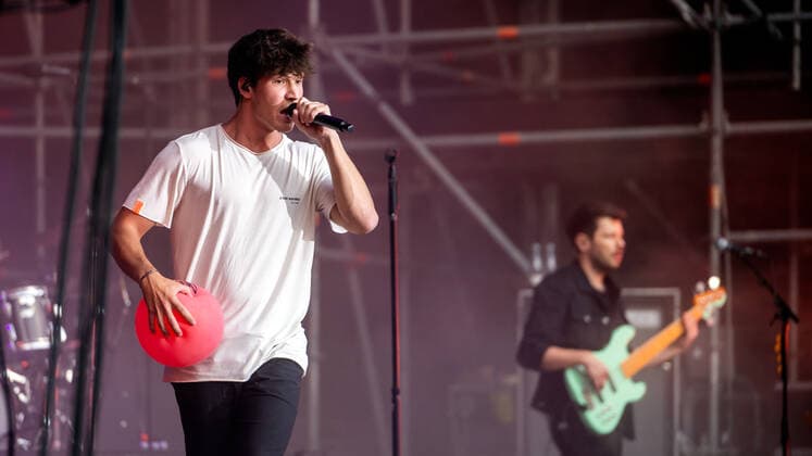 11 06 2022, Germany, Saxony, Kamenz The German pop singer and songwriter Wincent Weiss during a performance on the Hutberg stage in Kamenz