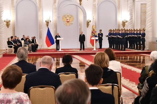 Russia Putin National Awards 8214112 12.06.2022 Russian President Vladimir Putin attends the ceremony of awarding the State Awards in the field of science and technology, literature and art, for outstanding achievements in human rights activities and gold medals Hero of Labor in Moscow, Russia. Evgeny Biyatov Sputnik Moscow Russia  Copyright: xEvgenyxBiyatovx