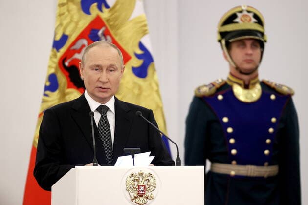 MOSCOW, RUSSIA - JUNE 12, 2022: Russia s President Vladimir Putin (L) speaks at a ceremony to present government awards, in the Moscow Kremlin, on Russia Day. Sergei Savostyanov TASS  TS134F3B