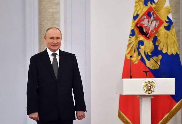 Russia Putin National Awards 8214117 12.06.2022 Russian President Vladimir Putin attends the awarding ceremony of the State Awards in the field of science and technology, literature and art, for outstanding achievements in human rights activities and gold medals Hero of Labor in Moscow, Russia. Evgeny Biyatov Sputnik Moscow Russia  Copyright: xEvgenyxBiyatovx