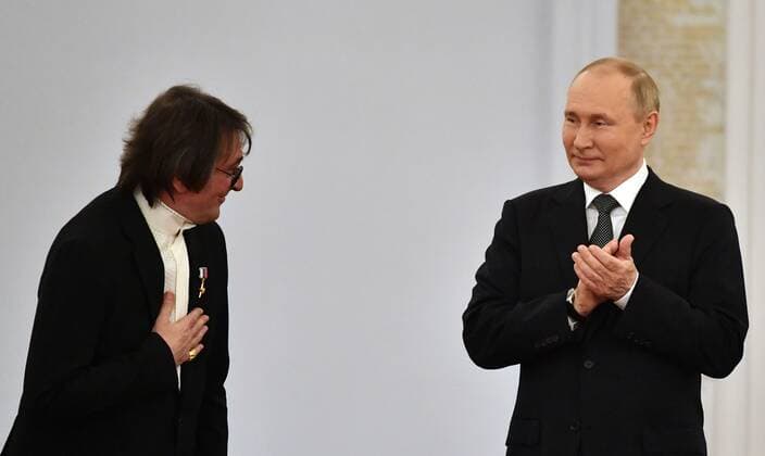 Russia Putin National Awards 8214122 12.06.2022 Russian President Vladimir Putin and Yury Bashmet, People s Artist of Russia and artistic director and chief conductor of the Novaya Rossiya (New Russia) State Symphony Orchestra,are seen during the awarding ceremony of the State Awards in the field of science and technology, literature and art, for outstanding achievements in human rights activities and gold medals Hero of Labor in Moscow, Russia. Evgeny Biyatov Sputnik Moscow Russia  Copyright: xEvgenyxBiyatovx