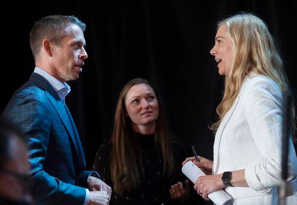 News Bilder des Tages June 12, 2022, Montreal, PQ, Canada: Minister of Sport Pascale St-Onge, right, talks with Olympic athlete Rosie MacLennan and COC CEO David Shoemaker speak following a news conference in Montreal, Sunday, June 12, 2022. Montreal Canada  - ZUMAc35_ 20220612_zaf_c35_024 Copyright: xGrahamxHughesx