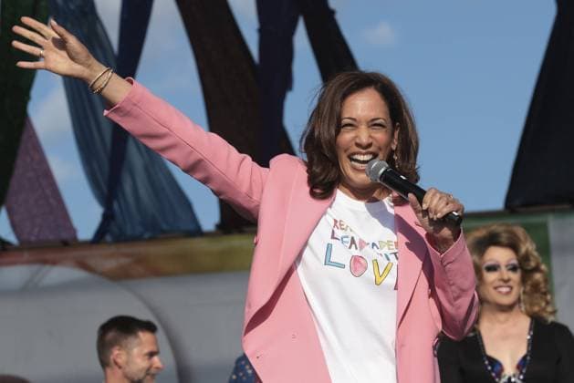 News Themen der Woche KW23 News Bilder des Tages U.S. Vice President Kamala Harris speaks as she attends the annual Capital Pride Festival on Pennsylvania Avenue on Sunday, June 12, 2022 in Washington, DC.  WAX20220612201 OliverxContreras