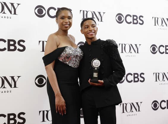 Jennifer Hudson and Myles Fros arrive in the press room with a Tony Award at The 75th Annual Tony Awards at Radio City Music Hall on June 12, 2022 in New York City.  NYP20220612221 JOHNxANGELILLO