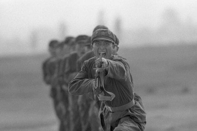 chinesische Soldaten der Volksbefreiungsarmee VBA trainieren mit Gewehr und Bajonett auf einem Uebungsplatz, black and white, Schwarz - weiss, schwarzweiss, monochrom, SW Monochrome, Schwarzweissfoto, 26.07.1972 *** Chinese soldiers of the Peoples Liberation Army VBA train with rifle and bayonet on a training ground, black and white, black and white, monochrome, SW monochrome, black and white photo, 26 07 1972