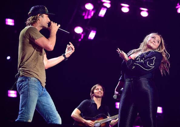 12 June 2022 - Nashville, Tennessee - Dierks Bentley, Elle King. 2022 CMA Fest Nightly Concert Day Four held at Nissan Stadium. Photo Credit: Laura Farr AdMedia 281425 2022-06-12 Tennessee Nashville  Copyright: xAdMediax STAR_281425_158