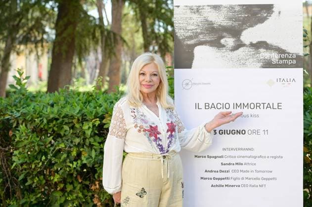 The infamous Kiss Photocall in Rom June 13, 2022, Rome, Italy: Sandra Milo attends the photocall of Il bacio Immortale at Casa del Cinema. Rome Italy - ZUMAs197 20220613_zaa_s197_031 Copyright: xMarioxCartellix