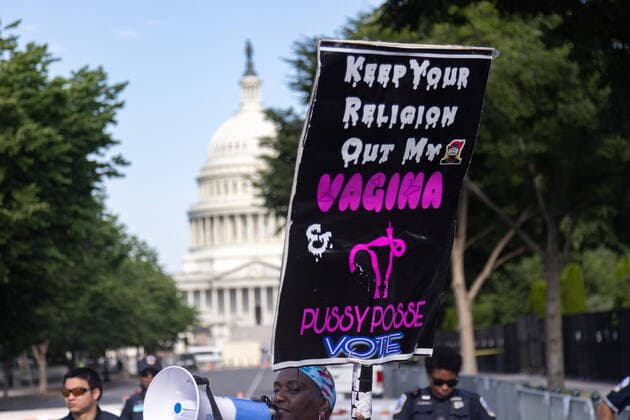 Abortion Rights Demonstrators Attempt To Surround Supreme Court A woman holds a sign near the U.S. Capitol as pro abortion rights demonstrators with Shut Down DC and other groups lead a march attempting to surround the Supreme Court and block vehicular entrances in Washington, D.C. on June 13, 2022. Washington, D.C. D.C. United States  Copyright: xBryanxOlinxDozierx originalFilename: dozier-abortion220613_np3Le.jpg