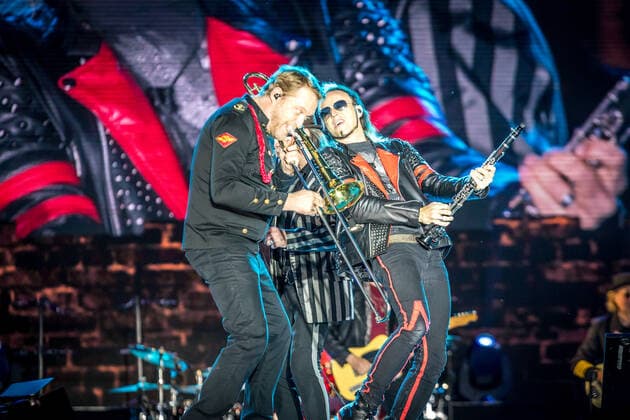 The Panikrocker Udo Lindenberg inspires 16000 people on the Leipzig Festwiese Currently, the Hamburg musician is on Udopium Tour 2022 with the Panikorchester on the road Here the Pustefix blowers