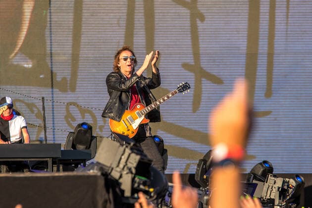 The Panikrocker Udo Lindenberg inspires 16000 people on the Leipzig Festwiese Currently, the Hamburg musician is on Udopium Tour 2022 with the Panikorchester on the road Here guitarist Jörg Sander