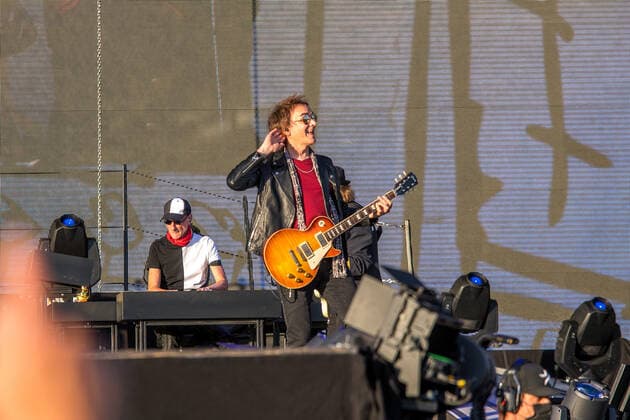The Panikrocker Udo Lindenberg inspires 16000 people on the Leipzig Festwiese Currently, the Hamburg musician is on Udopium Tour 2022 with the Panikorchester on the road Here guitarist Jörg Sander