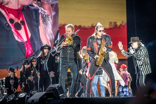 The Panikrocker Udo Lindenberg inspires 16000 people on the Leipzig Festwiese Currently, the Hamburg musician is on Udopium Tour 2022 with the Panikorchester on the road Here the Pustefix blowers