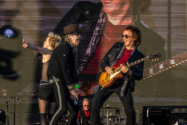 The Panikrocker Udo Lindenberg inspires 16000 people on the Leipzig Festwiese Currently, the Hamburg musician is on Udopium Tour 2022 with the Panikorchester on the road Here with guitarist Jörg Sander