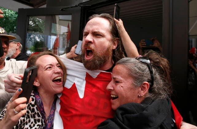 Kanada, LKW Protestler George Billings alias Tyson Freedom nach seiner Freilassung in Ottawa June 15, 2022, Ottawa, ON, Canada: Tyson Freedom George Billings, a prominent figure in this winter s Freedom Convoy, leaves the Ottawa courthouse after being released on Wednesday, June 15, 2022. Ottawa Canada  - ZUMAc35_ 20220615_zaf_c35_013 Copyright: xPatrickxDoylex