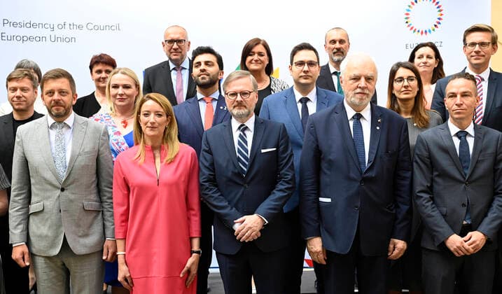 News Bilder des Tages Czech government and Prime Minister Petr Fiala, center, meet European Parliament (EP) President Roberta Metsola, 2nd from left, on June 16, 2022, in Prague, Czech Republic. (CTKxPhoto MichalxKrumphanzl) CTKPhotoP2022061602458  kru 8