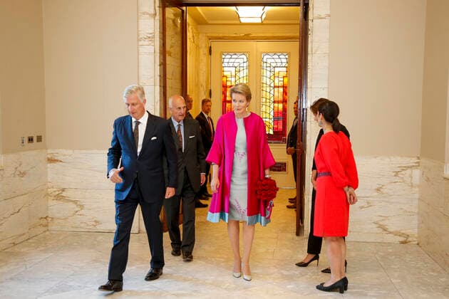 Belgisches Königspaar Mathilde und Philippe bei Queen Elisabeth Cello Competition Abschlusskonzert Queen Mathilde of Belgium, Queen Elisabeth Competition chairman Baron Jan Huyghebaert and King Philippe - Filip of Belgium pictured during a royal visit to the closing concert of the Queen Elisabeth Cello Competition 2022, at the Centre for Fine Arts (Paleis voor Schone Kunsten - Palais des Beaux-Arts), in Brussels, Thursday 16 June 2022.  NICOLASxMAETERLINCK 36411081