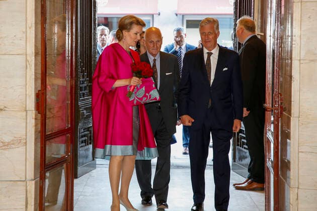 Belgisches Königspaar Mathilde und Philippe bei Queen Elisabeth Cello Competition Abschlusskonzert Queen Mathilde of Belgium, Queen Elisabeth Competition chairman Baron Jan Huyghebaert and King Philippe - Filip of Belgium pictured during a royal visit to the closing concert of the Queen Elisabeth Cello Competition 2022, at the Centre for Fine Arts (Paleis voor Schone Kunsten - Palais des Beaux-Arts), in Brussels, Thursday 16 June 2022.  NICOLASxMAETERLINCK 36411085