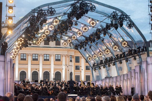 Sommernachtskonzert der Wiener Philharmoniker (220616) -- VIENNA, June 16, 2022 -- Members of the Vienna Philharmonic perform during the Summer Night Concert at the park of Schoenbrunn Palace in Vienna, Austria, on June 16, 2022. The Summer Night Concert 2022 was staged here by the Vienna Philharmonic on Thursday. ) AUSTRIA-VIENNA-SUMMER NIGHT CONCERT GuoxChen 