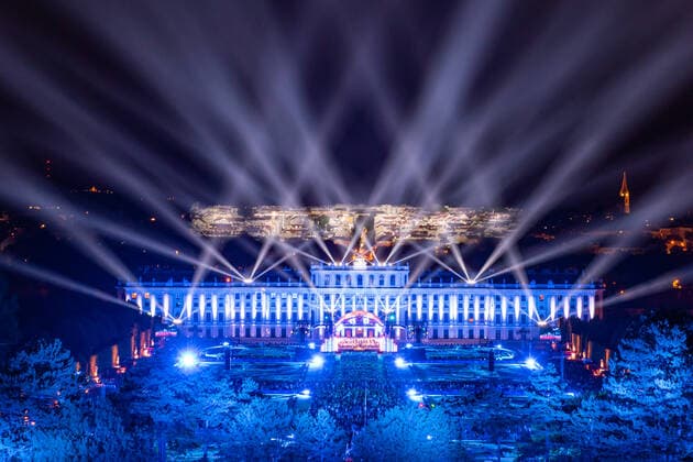 Sommernachtskonzert der Wiener Philharmoniker (220616) -- VIENNA, June 16, 2022 -- Members of the Vienna Philharmonic perform during the Summer Night Concert at the park of Schoenbrunn Palace in Vienna, Austria, on June 16, 2022. The Summer Night Concert 2022 was staged here by the Vienna Philharmonic on Thursday. ) AUSTRIA-VIENNA-SUMMER NIGHT CONCERT GuoxChen 