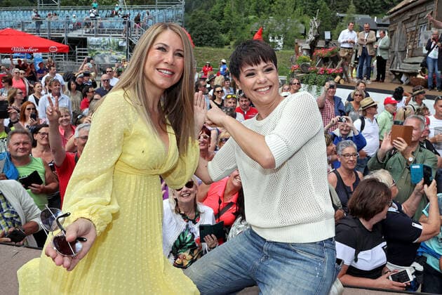 ORF Wenn die Musi spielt singer Simone Stelzer and Francine Jordi on the sidelines of the artists meeting for the music open air Wenn die Musi spielt on 17 06 2022 on the festival grounds in Bad Kleinkirchheim 20220617BOS0036