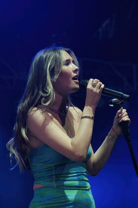 June 17, 2022, Newport, United Kingdom: British singer-songwriter Amelia Mimi Webb performs live on stage at the Isle of Wight Festival in the Big Top. Newport United Kingdom - ZUMAs197 20220617_zaa_s197_183 Copyright: xDawnxFletcher-Parkx