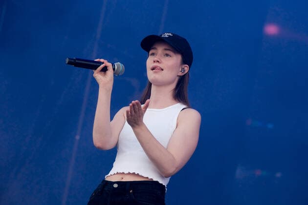 June 17, 2022, Newport, United Kingdom: Norwegian singer songwriter and Scandipop artist Sigrid Solbakk Raabe, Norwegian charts number one and number two in the UK album charts, performing live on stage at the Isle of Wight Festival. Newport United Kingdom - ZUMAs197 20220617_zaa_s197_205 Copyright: xDawnxFletcher-Parkx