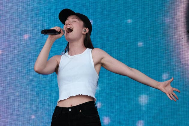 June 17, 2022, Newport, United Kingdom: Norwegian singer songwriter and Scandipop artist Sigrid Solbakk Raabe, Norwegian charts number one and number two in the UK album charts, performing live on stage at the Isle of Wight Festival. Newport United Kingdom - ZUMAs197 20220617_zaa_s197_208 Copyright: xDawnxFletcher-Parkx