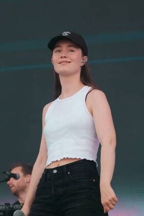 June 17, 2022, Newport, United Kingdom: Norwegian singer songwriter and Scandipop artist Sigrid Solbakk Raabe, Norwegian charts number one and number two in the UK album charts, performing live on stage at the Isle of Wight Festival. Newport United Kingdom - ZUMAs197 20220617_zaa_s197_217 Copyright: xDawnxFletcher-Parkx