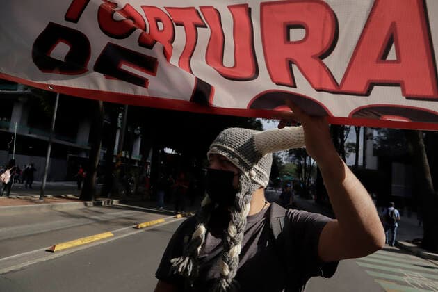 Activists Demand An End To Bullfighting In Mexico City Member of a group in favor of animals, demonstrates in front of the facilities of GNP Seguros (partner and sponsor of Plaza MÃ xico) on Avenida de los Insurgentes in Mexico City, to demand an end to bullfighting in Mexico. Mexico City Mexico City Mexico  Copyright: xGerardoxVieyrax originalFilename: vieyra-notitle220617_npB9g.jpg