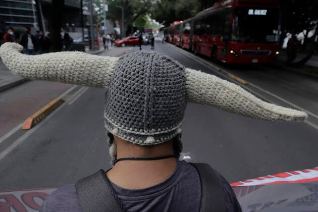 Activists Demand An End To Bullfighting In Mexico City Member of a group in favor of animals, demonstrates in front of the facilities of GNP Seguros (partner and sponsor of Plaza MÃ xico) on Avenida de los Insurgentes in Mexico City, to demand an end to bullfighting in Mexico. Mexico City Mexico City Mexico  Copyright: xGerardoxVieyrax originalFilename: vieyra-notitle220617_npskT.jpg