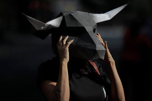 Activists Demand An End To Bullfighting In Mexico City Member of a group in favor of animals, demonstrates wearing a bull mask in front of the facilities of GNP Seguros (partner and sponsor of Plaza MÃ xico) on Avenida de los Insurgentes in Mexico City, to demand an end to bullfighting of bulls in Mexico. Mexico City Mexico City Mexico  Copyright: xGerardoxVieyrax originalFilename: vieyra-notitle220617_npB7M.jpg