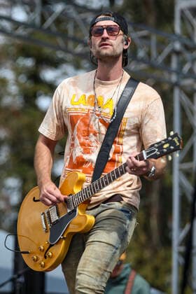 Country Summer Music Festival in Santa Rosa Sonoma June 17, 2022, Santa Rosa, CA, USA: Ryan Hurd performs on Day 1 of County Summer Music Festival at Sonoma County Fairgrounds on June 17, 2022 in Santa Rosa, California. Santa Rosa USA - ZUMAs181 20220617_zea_s181_008 Copyright: xImagespacex