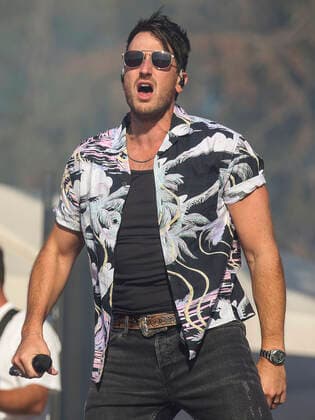 Country Summer Music Festival in Santa Rosa Sonoma June 17, 2022, Santa Rosa, CA, USA: Russell Dickerson performs on Day 1 of County Summer Music Festival at Sonoma County Fairgrounds on June 17, 2022 in Santa Rosa, California. Santa Rosa USA - ZUMAs181 20220617_zea_s181_009 Copyright: xImagespacex