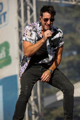 Country Summer Music Festival in Santa Rosa Sonoma June 17, 2022, Santa Rosa, CA, USA: Russell Dickerson performs on Day 1 of County Summer Music Festival at Sonoma County Fairgrounds on June 17, 2022 in Santa Rosa, California. Santa Rosa USA - ZUMAs181 20220617_zea_s181_011 Copyright: xImagespacex
