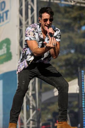Country Summer Music Festival in Santa Rosa Sonoma June 17, 2022, Santa Rosa, CA, USA: Russell Dickerson performs on Day 1 of County Summer Music Festival at Sonoma County Fairgrounds on June 17, 2022 in Santa Rosa, California. Santa Rosa USA - ZUMAs181 20220617_zea_s181_012 Copyright: xImagespacex