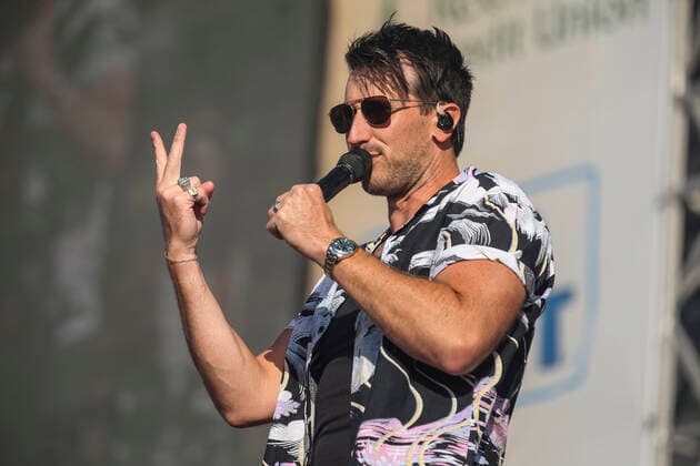 Country Summer Music Festival in Santa Rosa Sonoma June 17, 2022, Santa Rosa, CA, USA: Russell Dickerson performs on Day 1 of County Summer Music Festival at Sonoma County Fairgrounds on June 17, 2022 in Santa Rosa, California. Santa Rosa USA - ZUMAs181 20220617_zea_s181_015 Copyright: xImagespacex