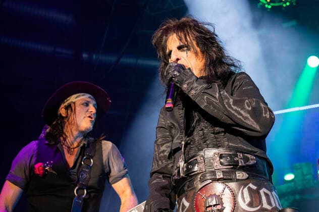 Ryan Roxie and Alice Cooper live at Detroit Muscle Live Tour concert at Stadthalle Zwickau, 17 06 2022 Foto:xM.xPatzigx xFuturexImage