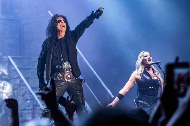 Alice Cooper and Nita Strauss live at a concert of the Detroit Muscle Live Tour at Stadthalle Zwickau, 17 06 2022 Foto:xM.xPatzigx xFuturexImage