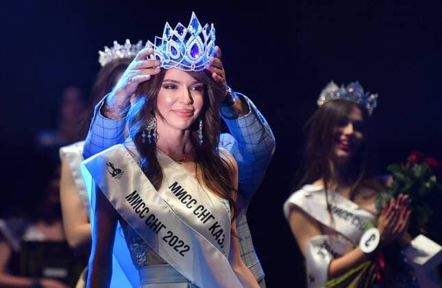 Entertainment Themen der Woche KW24 Entertainment Bilder des Tages Armenia Beauty Contest 8218895 18.06.2022 Kazakhstan s Diana Perkhanova smiles as she celebrates her victory at the Miss CIS 2022 beauty contest in Yerevan, Armenia. Aram Nersesyan Sputnik Yerevan Armenia  Copyright: xAramxNersesyanx