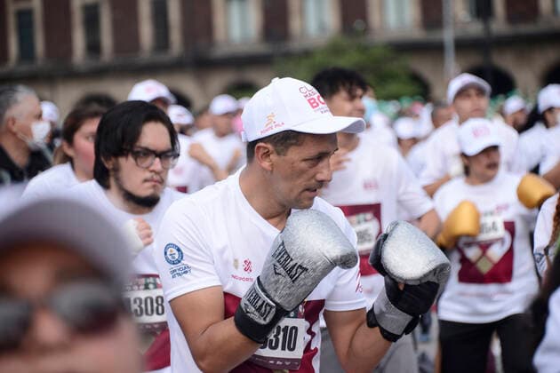 June 18, 2022, Mexico City, Mexico City, Mexico: June 18, 2022, Mexico City, Mexico: Participants during the massive boxing class in the Mexico City zocalo, where the new Guinness World Record was obtained with a total of 14,299 persons taking boxing class. on June 18, 2022 in Mexico City, Mexico. Mexico City Mexico - ZUMAe321 20220618_zia_e321_002 Copyright: xCarlosxTischlerx xEyepixxGroupx
