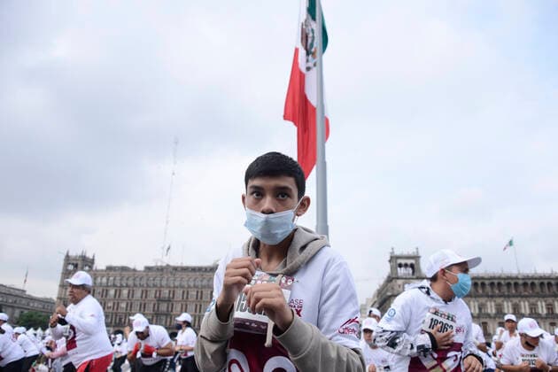 June 18, 2022, Mexico City, Mexico City, Mexico: June 18, 2022, Mexico City, Mexico: Participants during the massive boxing class in the Mexico City zocalo, where the new Guinness World Record was obtained with a total of 14,299 persons taking boxing class. on June 18, 2022 in Mexico City, Mexico. Mexico City Mexico - ZUMAe321 20220618_zia_e321_005 Copyright: xCarlosxTischlerx xEyepixxGroupx
