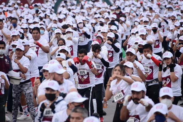 June 18, 2022, Mexico City, Mexico City, Mexico: June 18, 2022, Mexico City, Mexico: Participants during the massive boxing class in the Mexico City zocalo, where the new Guinness World Record was obtained with a total of 14,299 persons taking boxing class. on June 18, 2022 in Mexico City, Mexico. Mexico City Mexico - ZUMAe321 20220618_zia_e321_033 Copyright: xCarlosxTischlerx xEyepixxGroupx