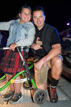 Bad Kleinkirchheim St Oswald When the music plays, stage photos Andreas Gabalier poses with a fan Copyright: xZichyx Eibner-Pressefotox EP_rzy