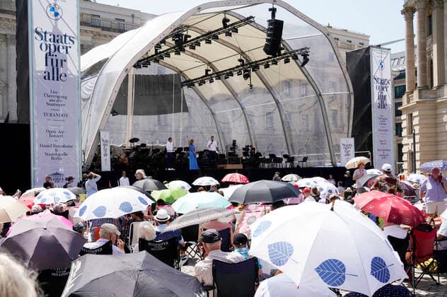 State Opera for All 2022 Event with works by Schumann and Tchaikovsky live on Bebelplatz Berlin, 19 06 2022 Foto:xT.xBartillax xFuturexImage