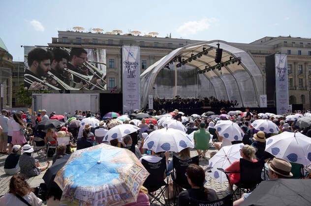 State Opera for All 2022 Event with works by Schumann and Tchaikovsky live on Bebelplatz Berlin, 19 06 2022 Foto:xT.xBartillax xFuturexImage